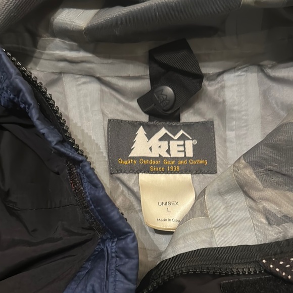 REI Men's Navy and Black Windbreaker - Picture 5 of 12